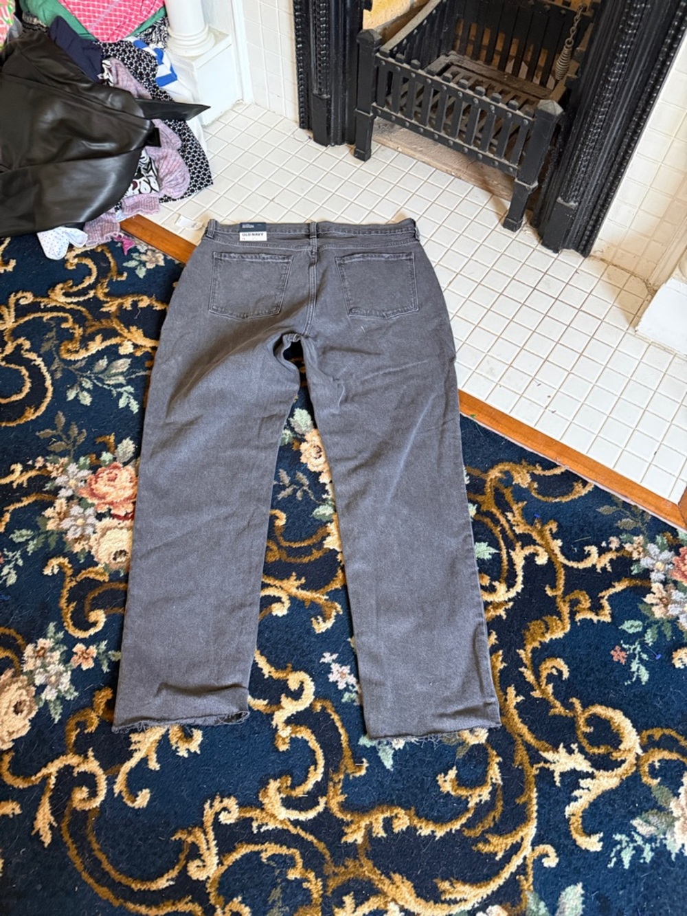 Old Navy Slouchy Straight frayed hem jeans. NWT.‎ Retail 49.99 - Picture 6 of 10
